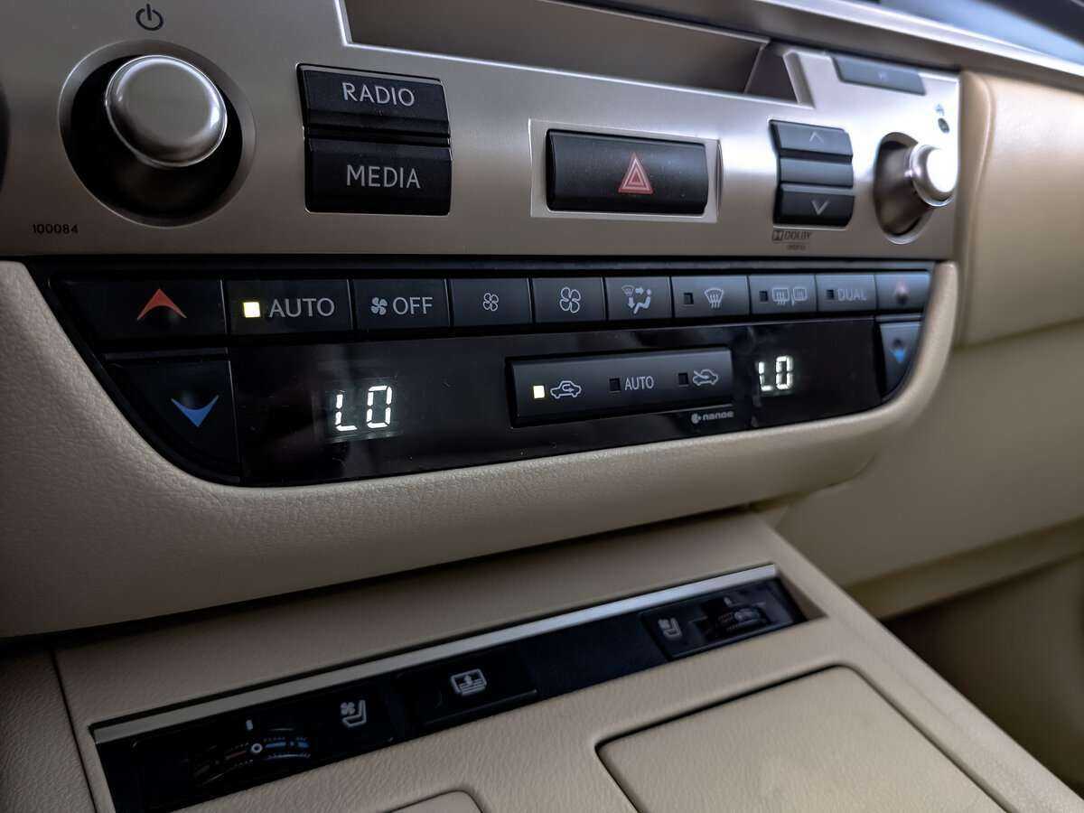 Lexus ES 2013 года с пробегом. Фото: #15