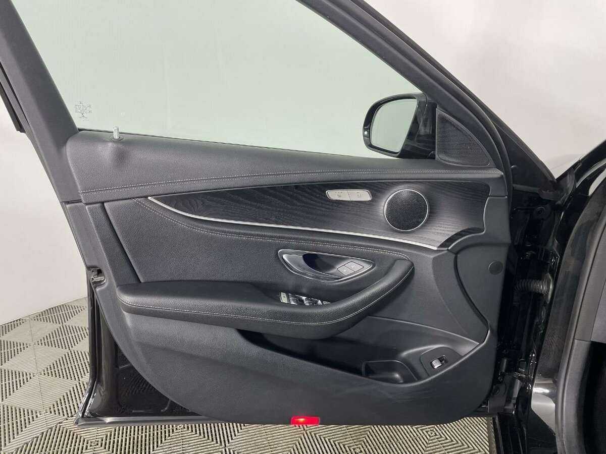 Mercedes-Benz E-Класс 2019 года с пробегом. Фото: #7