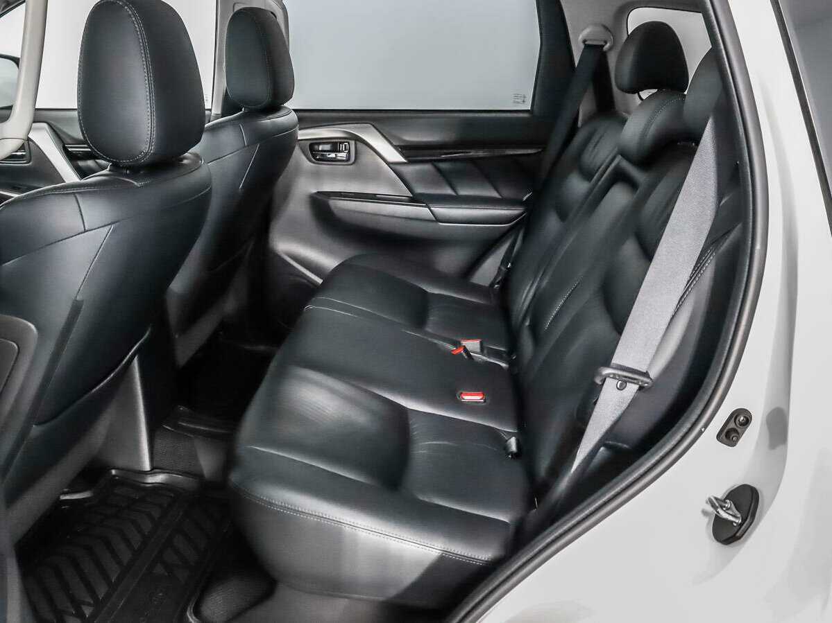 Mitsubishi Pajero Sport 2017 года с пробегом. Фото: #11