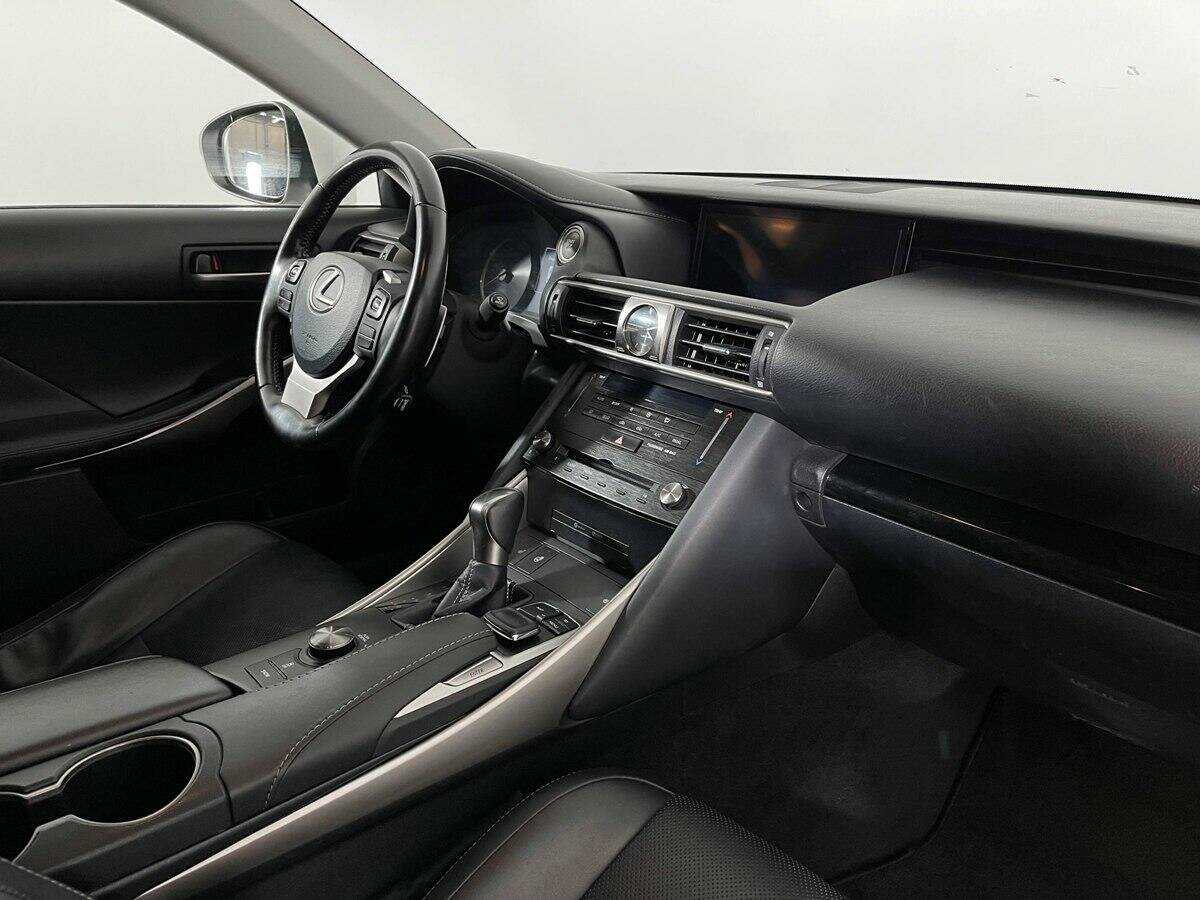 Lexus IS 2018 года с пробегом. Фото: #6