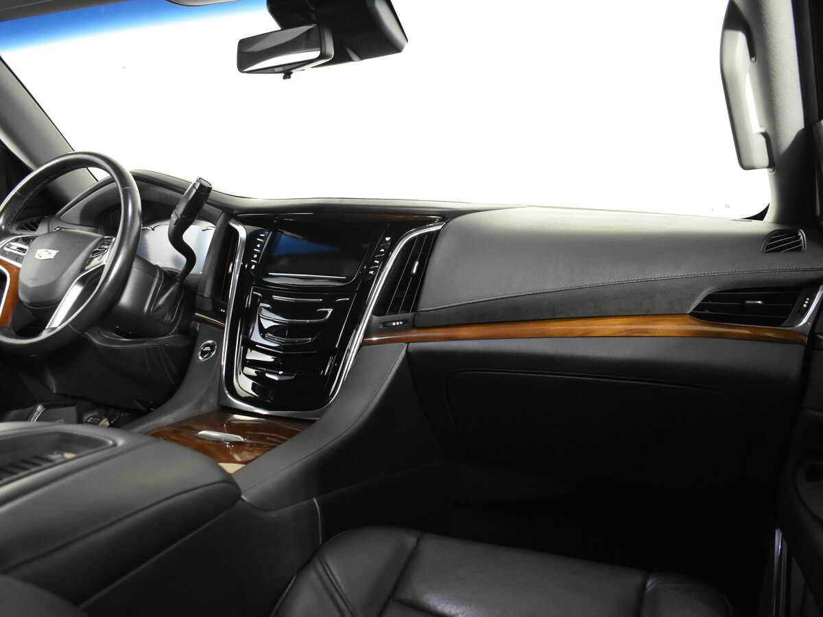 Cadillac Escalade 2018 года с пробегом. Фото: #16