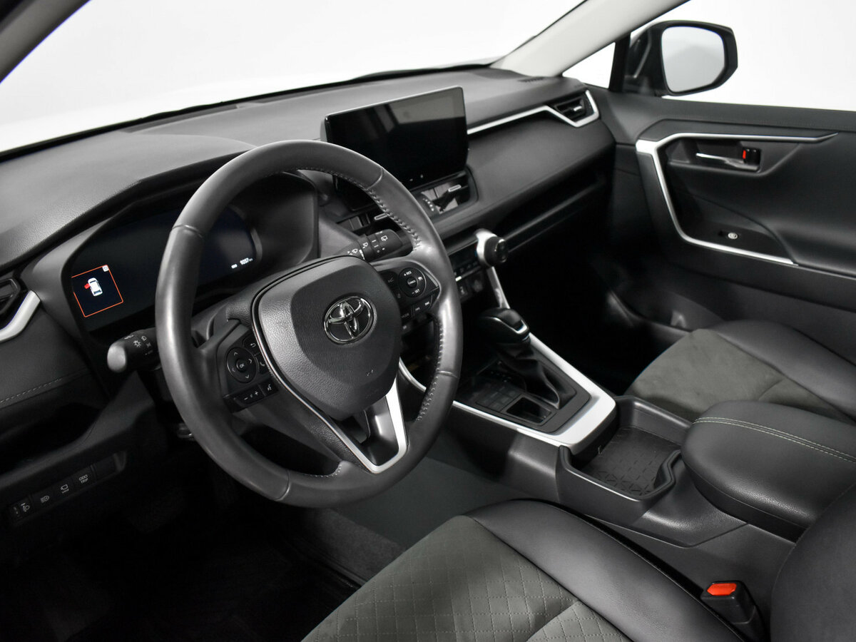 Toyota RAV4 2024 года с пробегом. Фото: #6