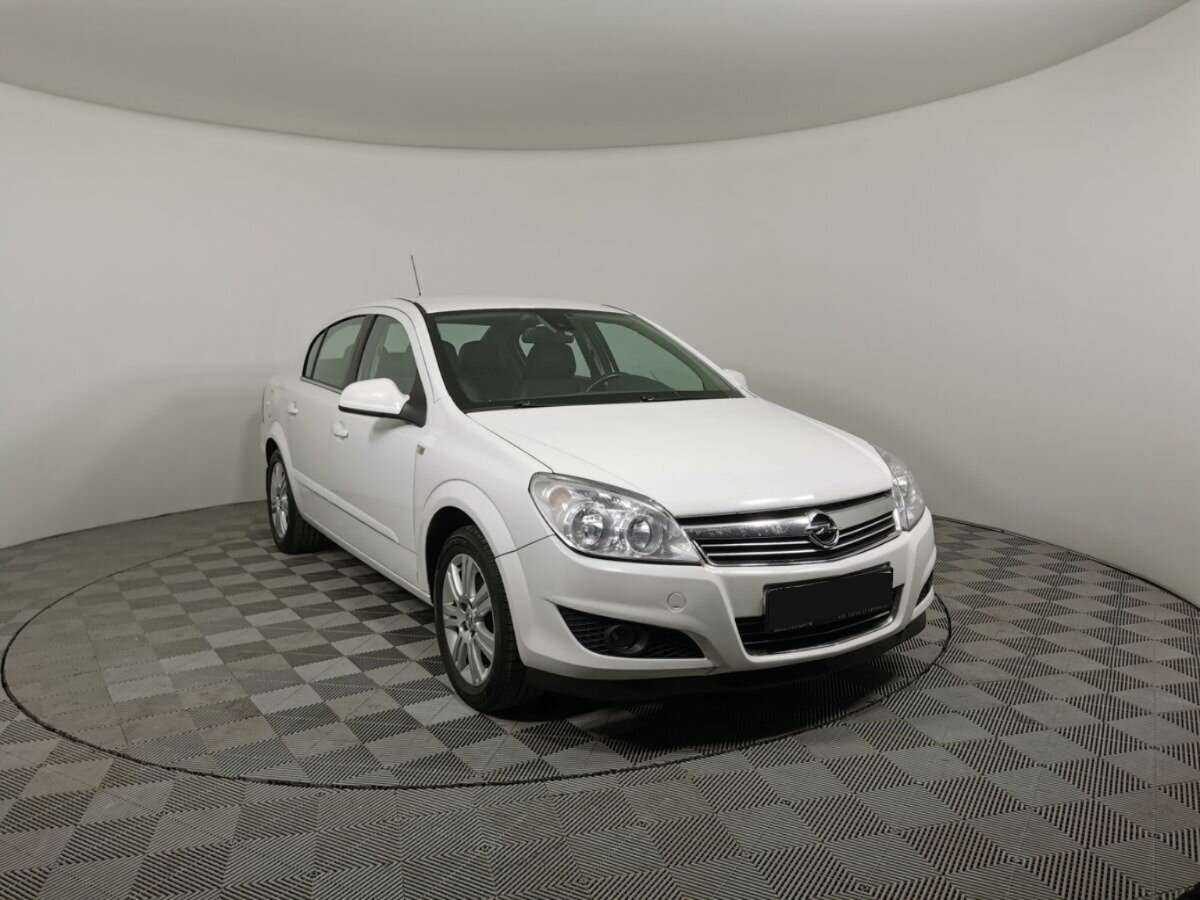 Opel Astra 2011 года с пробегом. Фото: #2