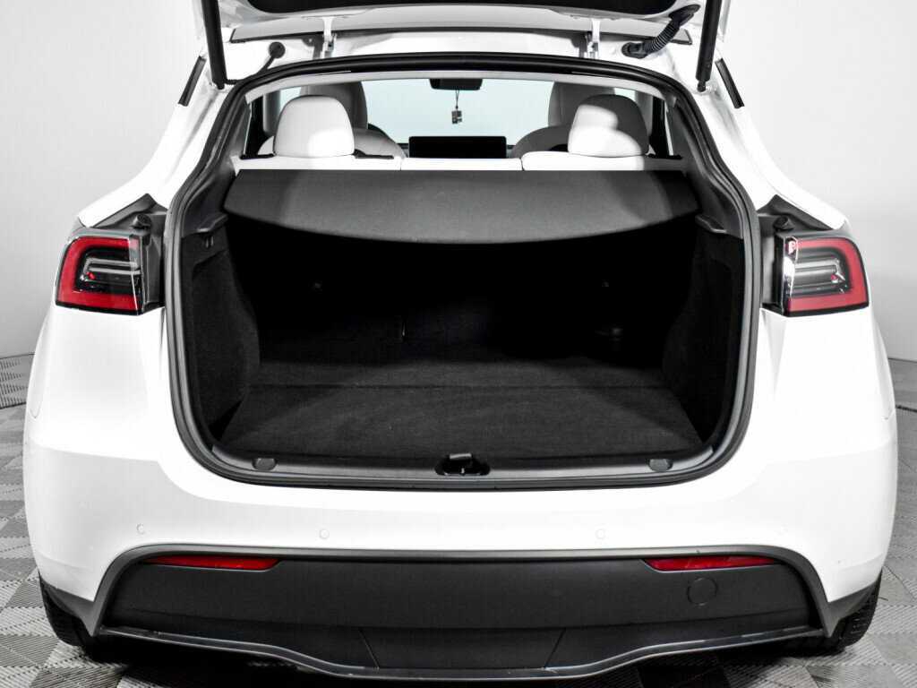 Tesla Model Y 2022 года с пробегом. Фото: #8