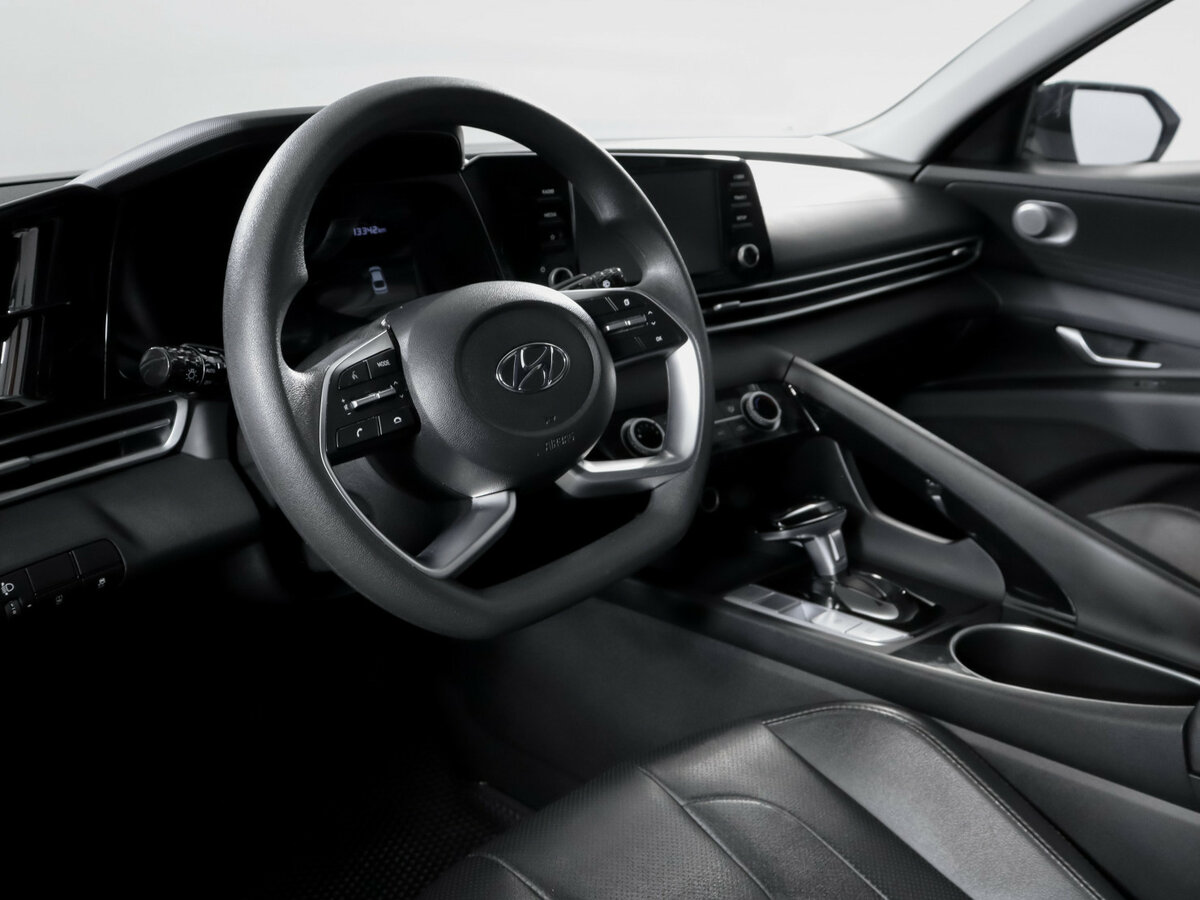 Hyundai Elantra 2023 года с пробегом. Фото: #13