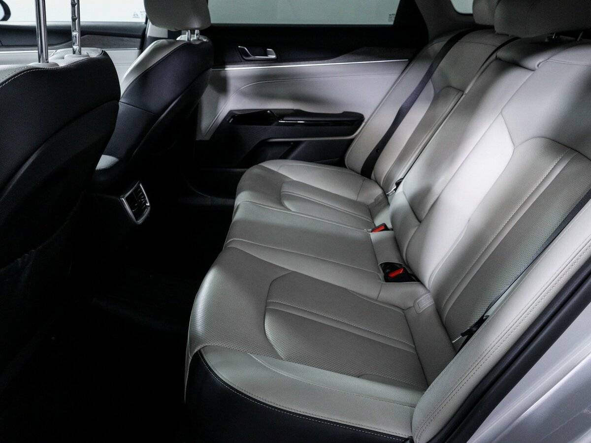 Kia K5 2021 года с пробегом. Фото: #9