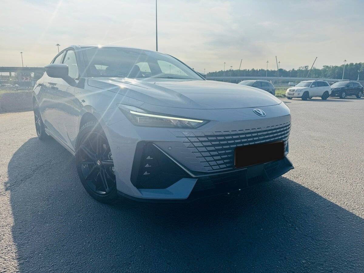 Changan UNI-V 2023 года с пробегом. Фото: #2