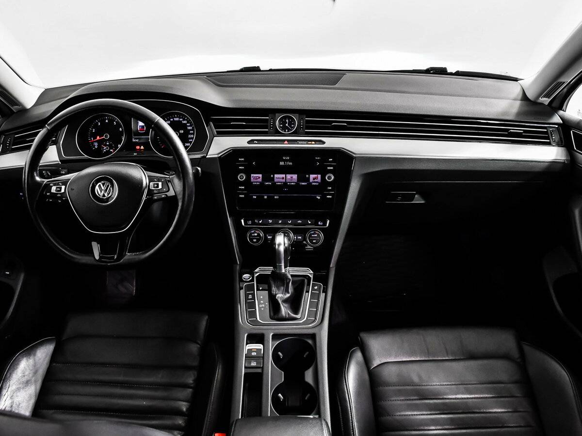 Volkswagen Passat 2018 года с пробегом. Фото: #9