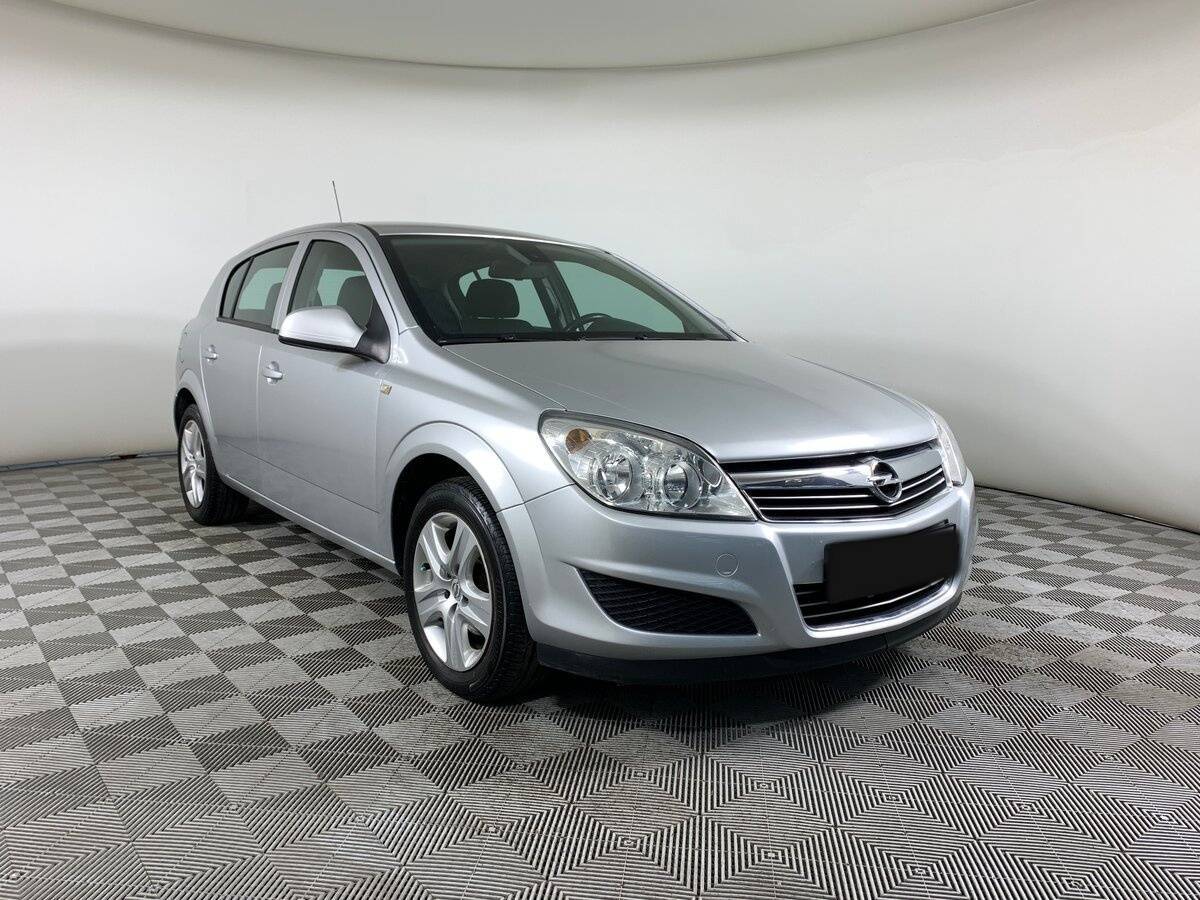 Opel Astra 2010 года с пробегом. Фото: #2