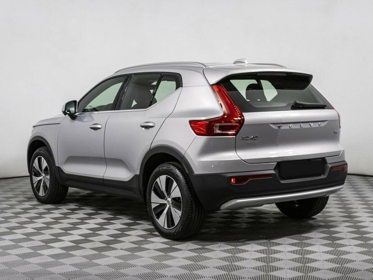 Volvo XC40 2024 года с пробегом. Фото: #3