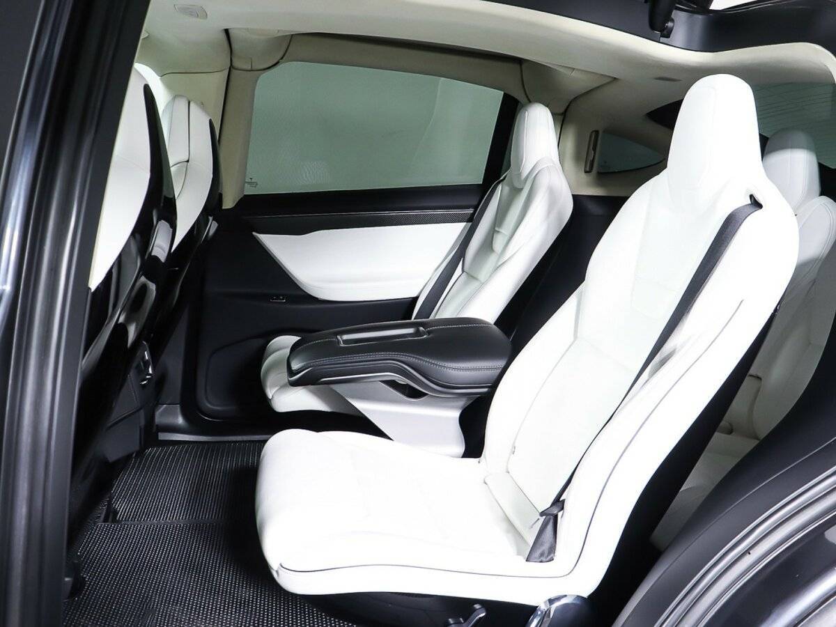 Tesla Model X 2018 года с пробегом. Фото: #34