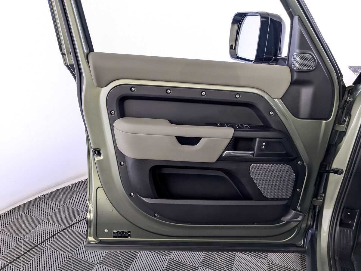 Land Rover Defender 2021 года с пробегом. Фото: #18
