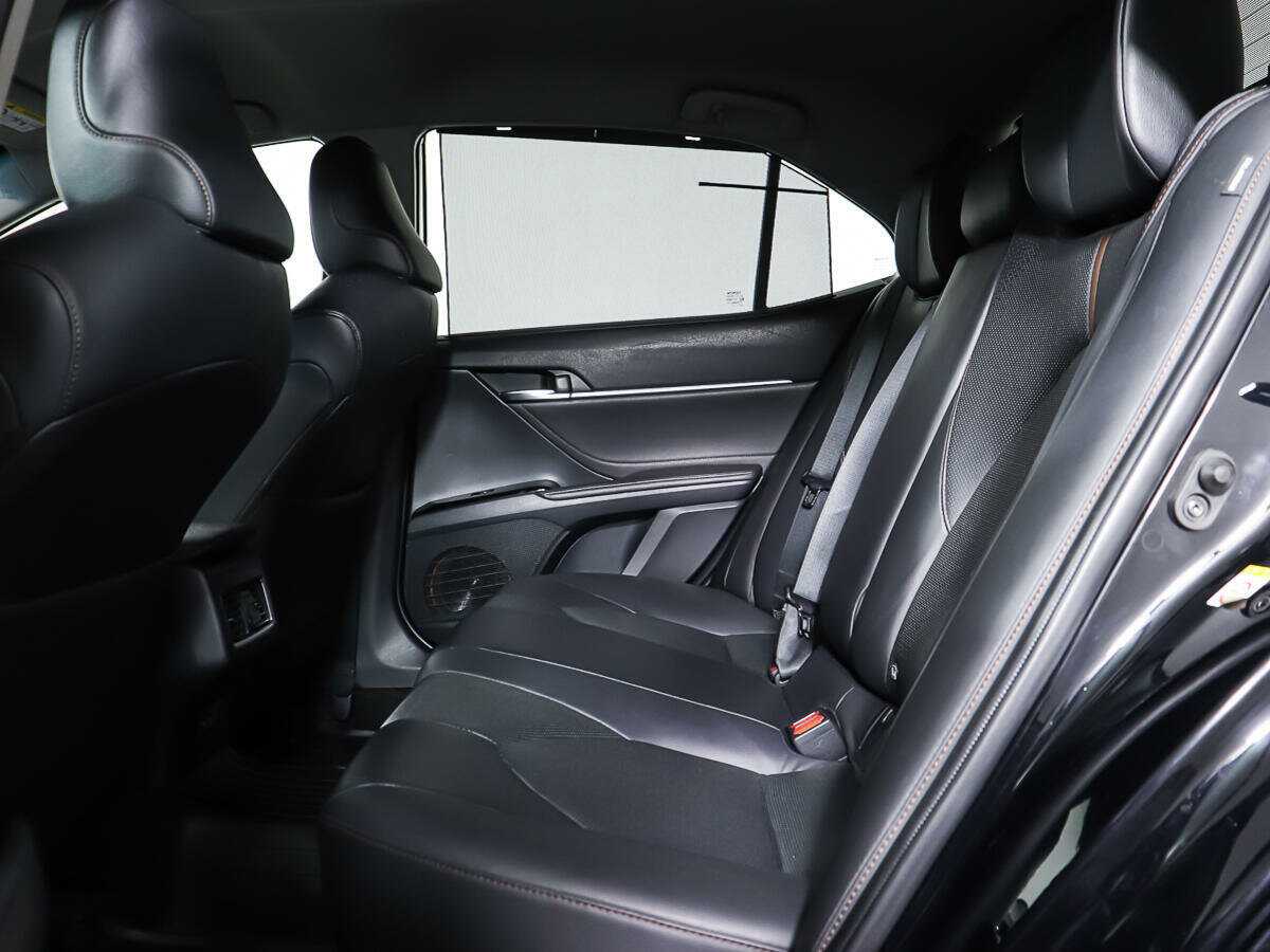 Toyota Camry 2018 года с пробегом. Фото: #9