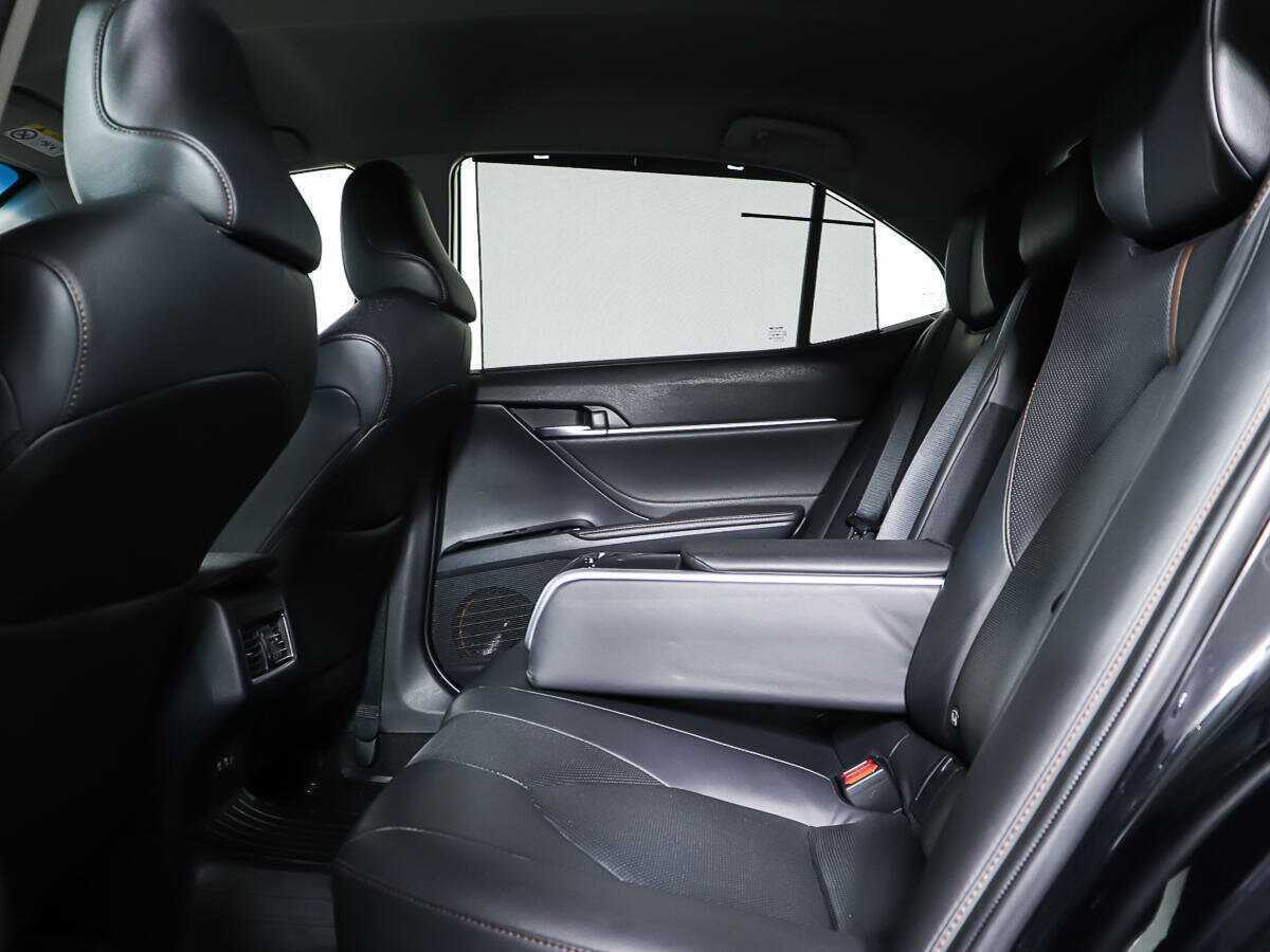 Toyota Camry 2018 года с пробегом. Фото: #10