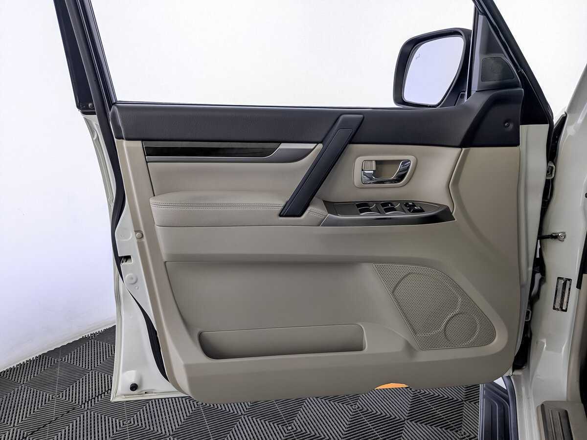 Mitsubishi Pajero 2019 года с пробегом. Фото: #18