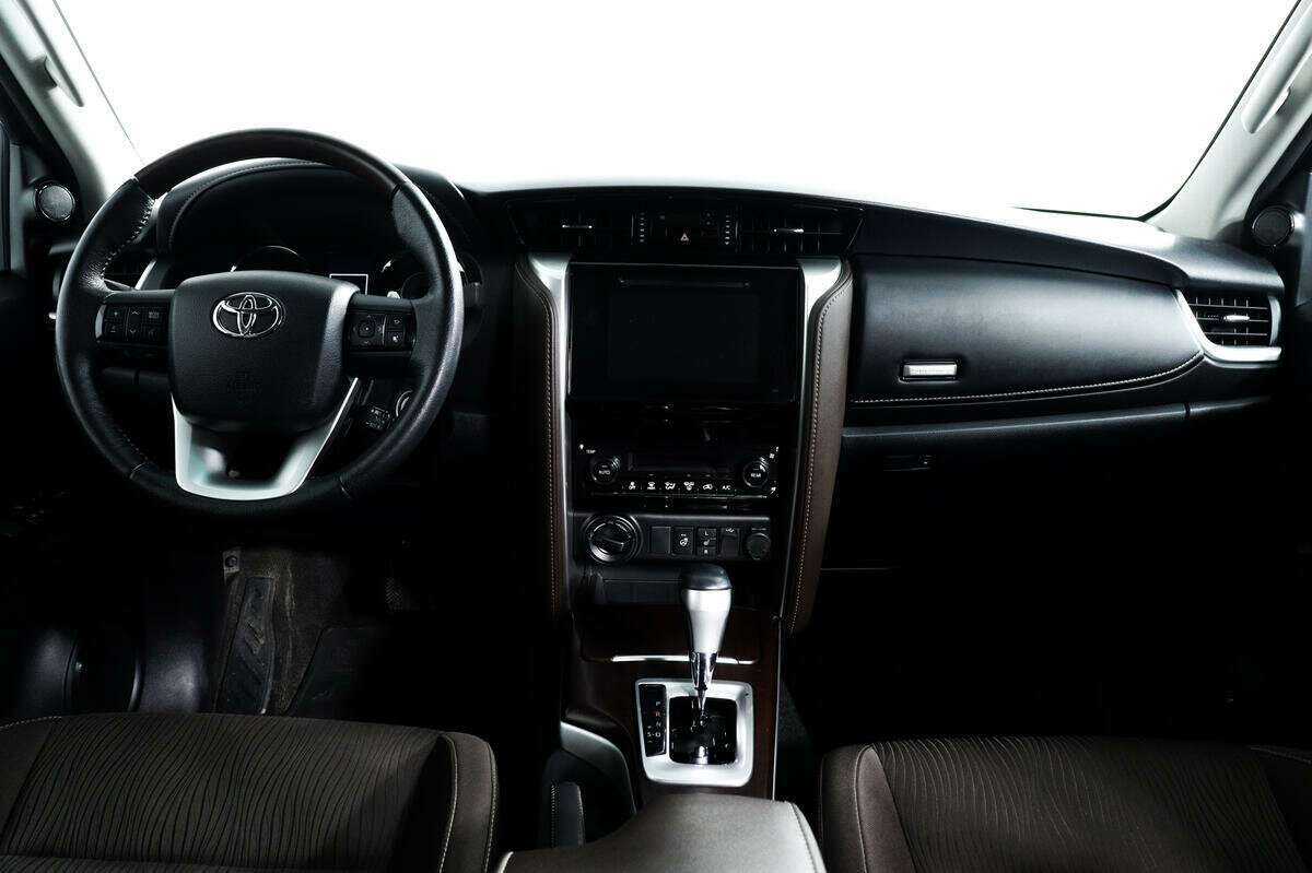 Toyota Fortuner 2018 года с пробегом. Фото: #10