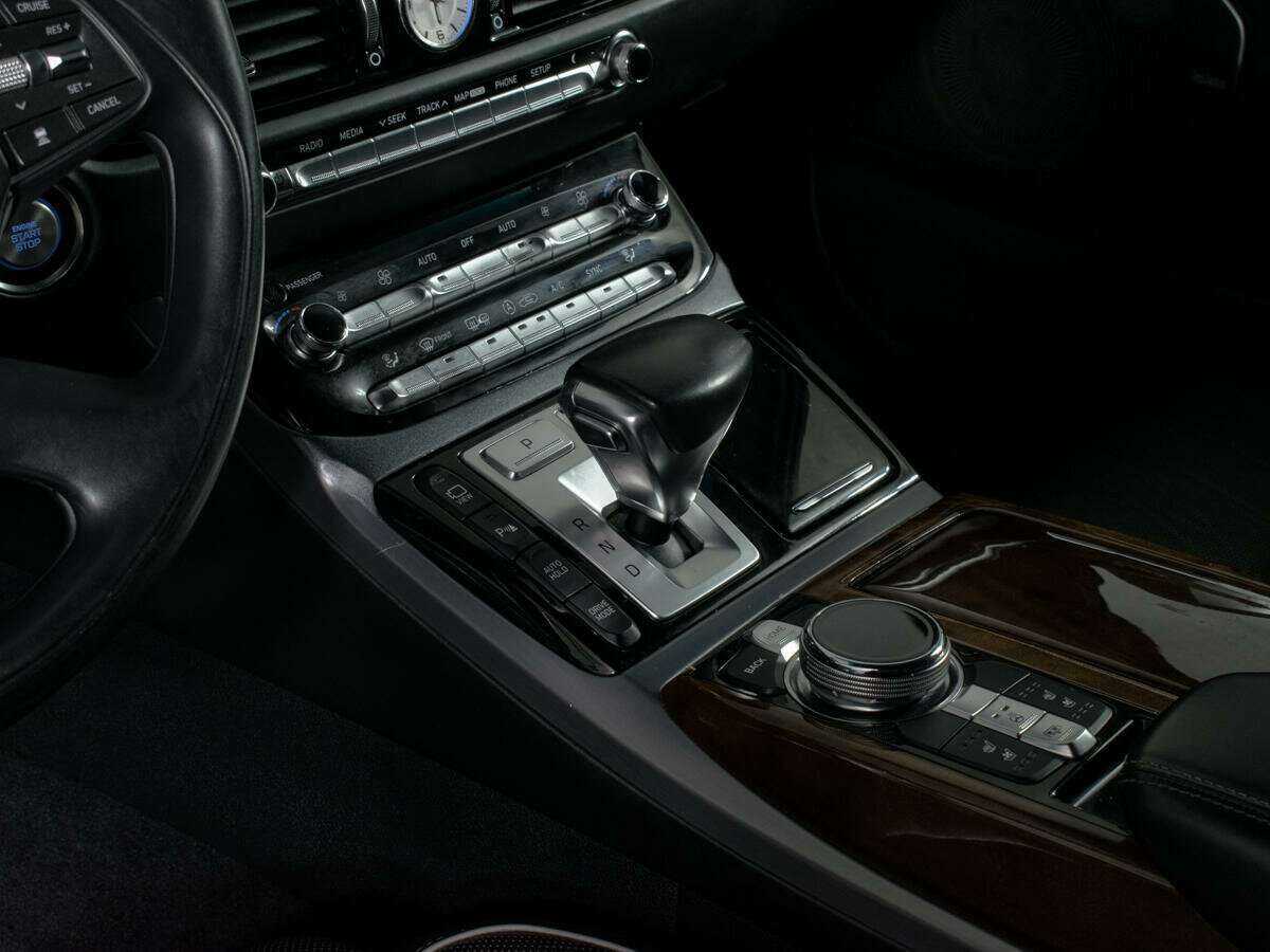 Genesis G90 2017 года с пробегом. Фото: #22