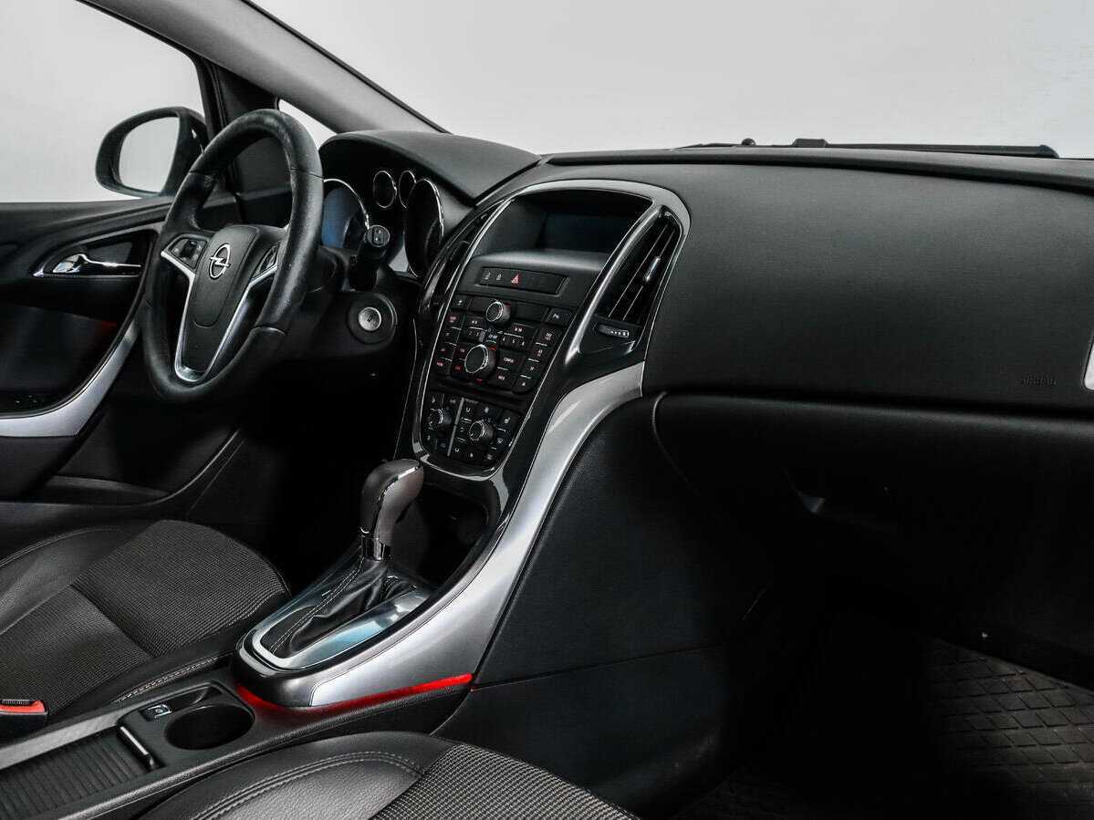 Opel Astra 2013 года с пробегом. Фото: #10