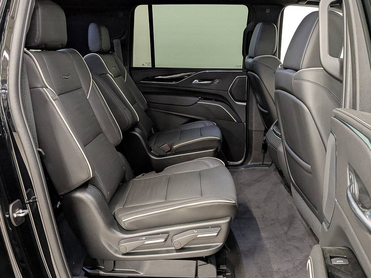 Cadillac Escalade 2023 года с пробегом. Фото: #11