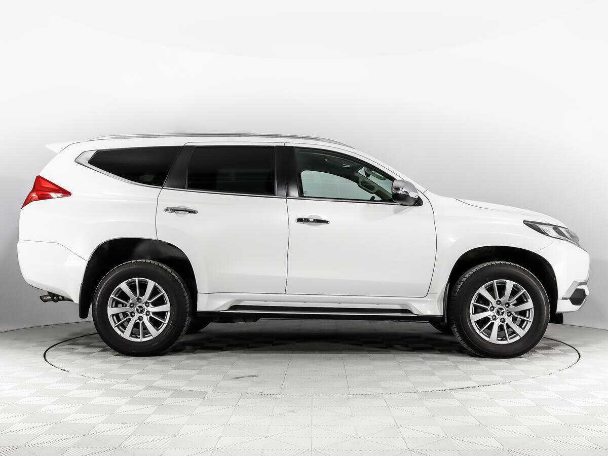 Mitsubishi Pajero Sport 2017 года с пробегом. Фото: #3