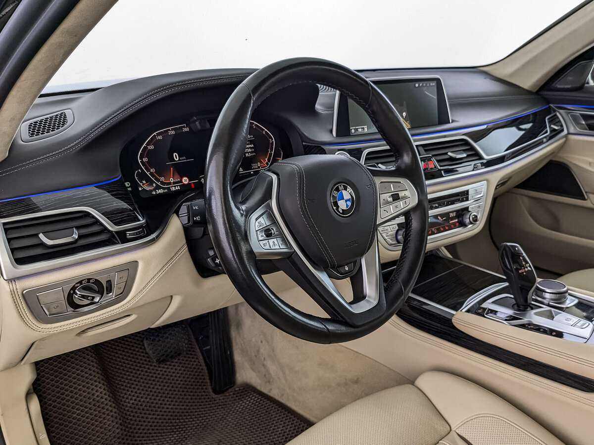 BMW 7 серии 2021 года с пробегом. Фото: #9