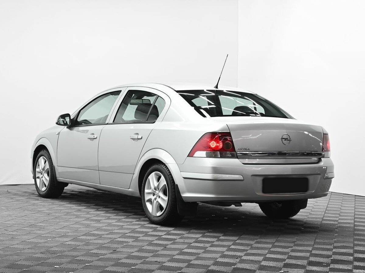Opel Astra 2010 года с пробегом. Фото: #2