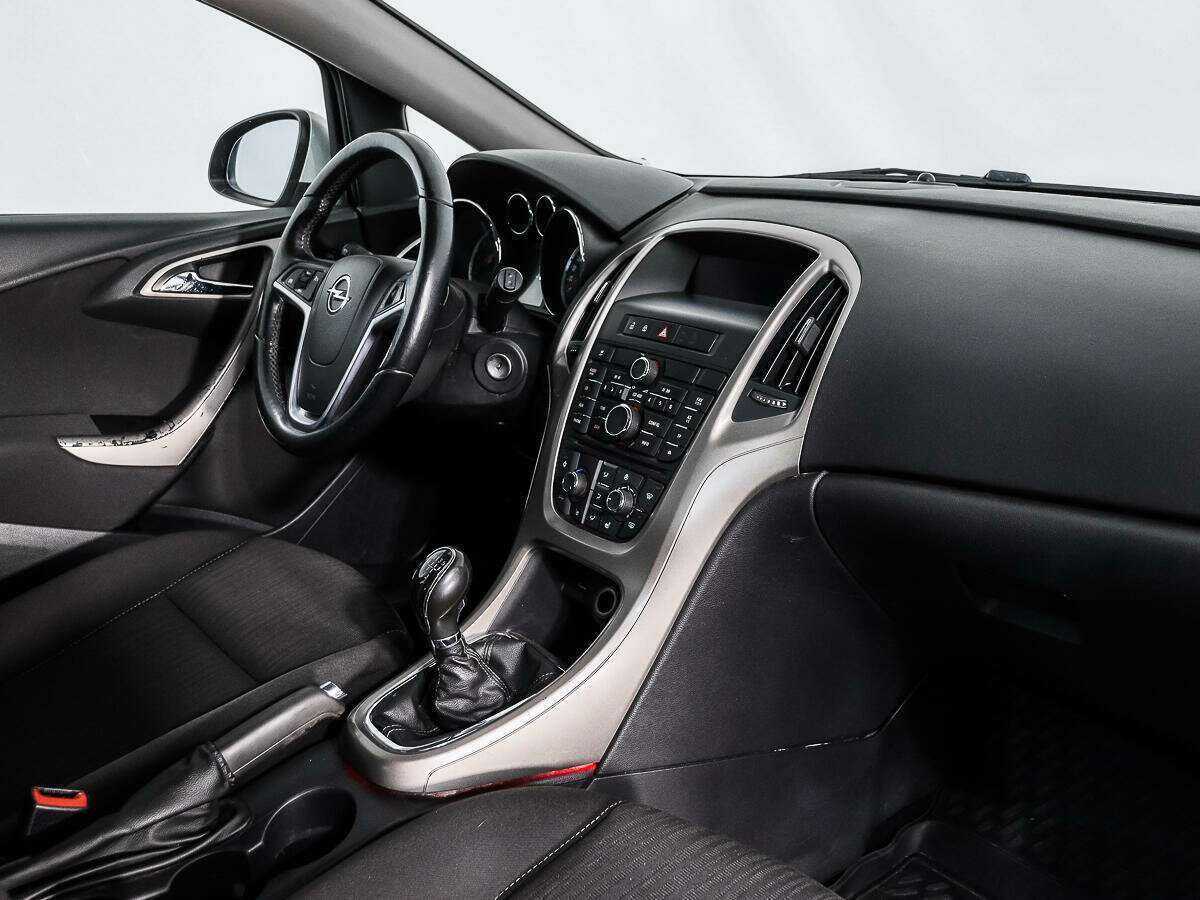 Opel Astra 2012 года с пробегом. Фото: #10