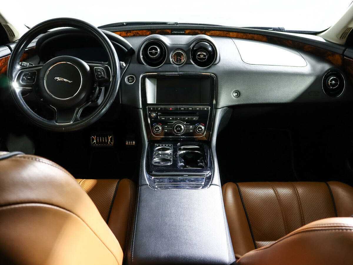 Jaguar XJ 2014 года с пробегом. Фото: #11