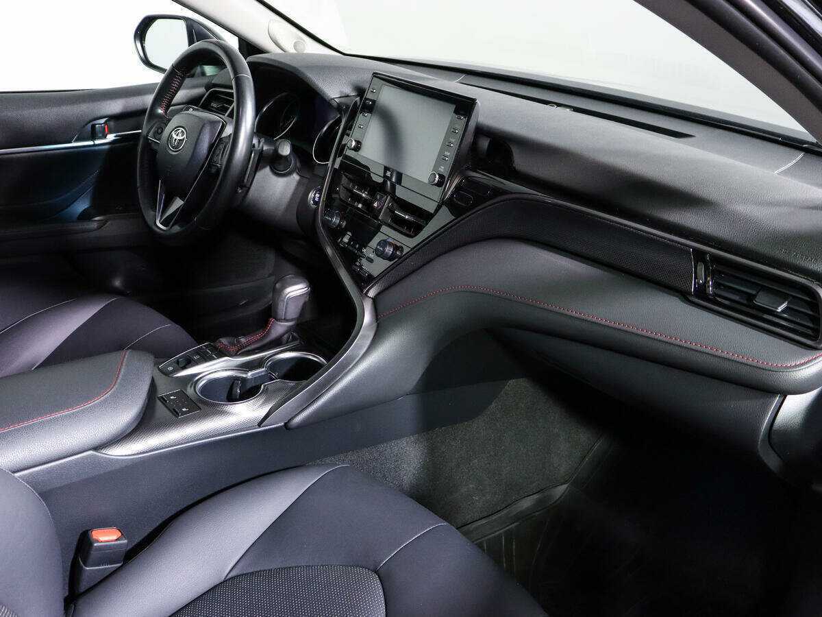 Toyota Camry 2021 года с пробегом. Фото: #2