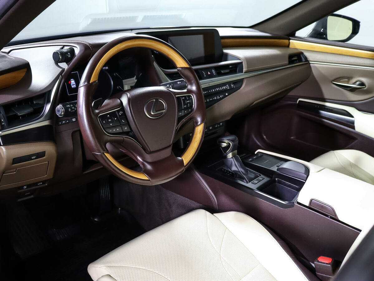 Lexus ES 2018 года с пробегом. Фото: #13