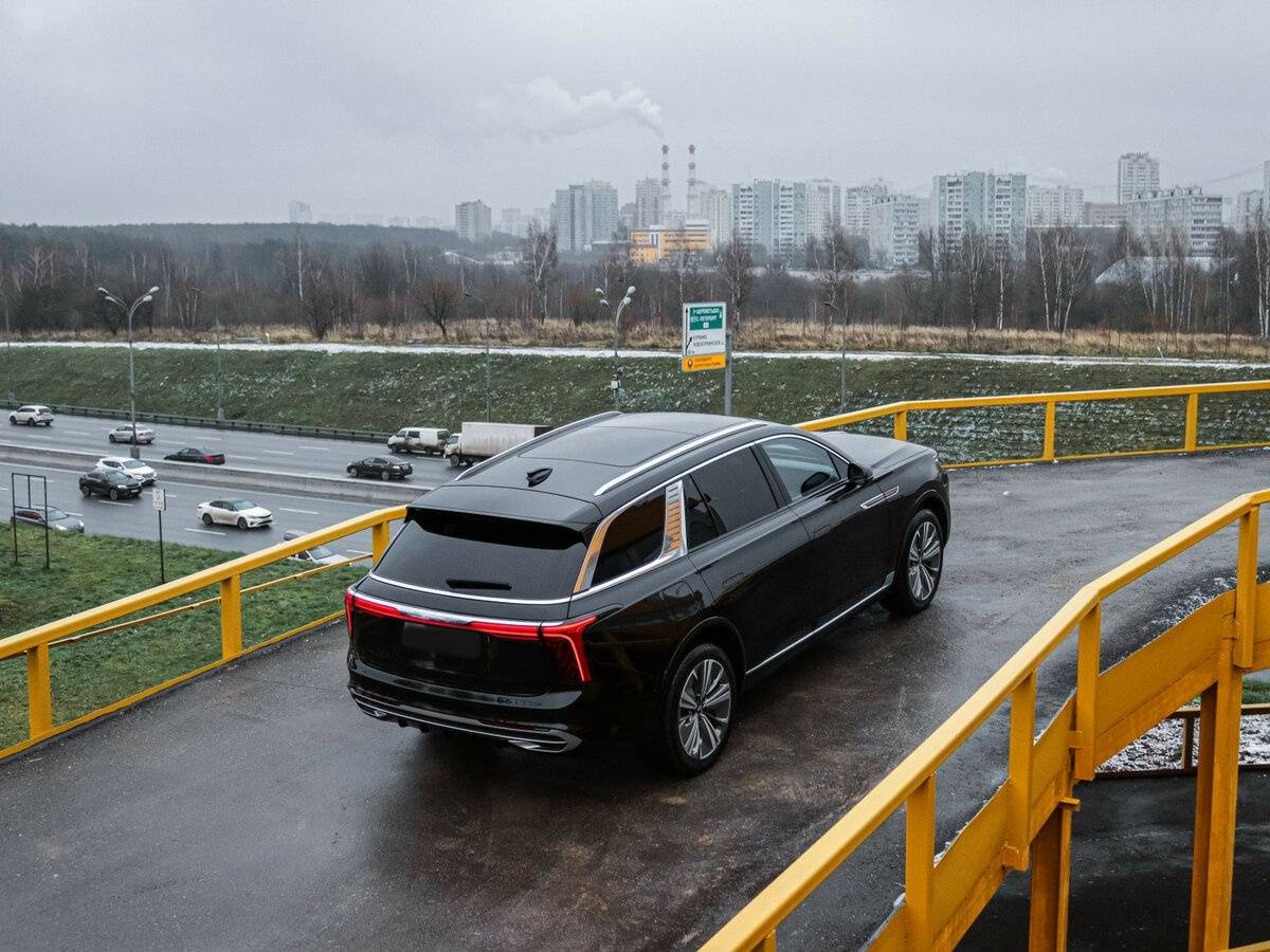 Hongqi E-HS9 2021 года с пробегом. Фото: #16