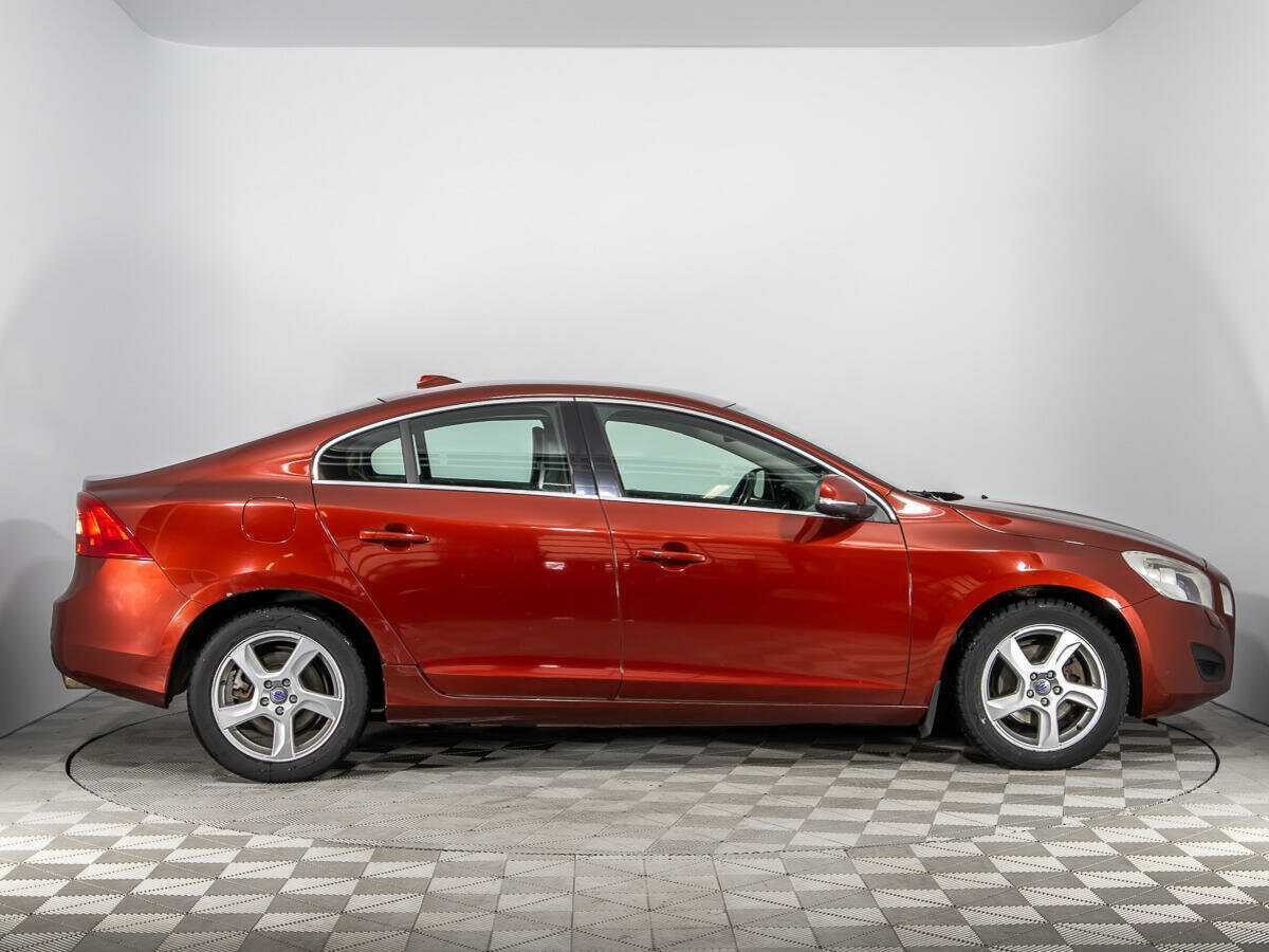 Volvo S60 2011 года с пробегом. Фото: #2
