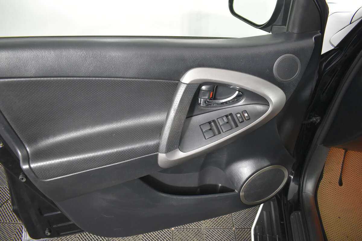 Toyota RAV4 2008 года с пробегом. Фото: #11