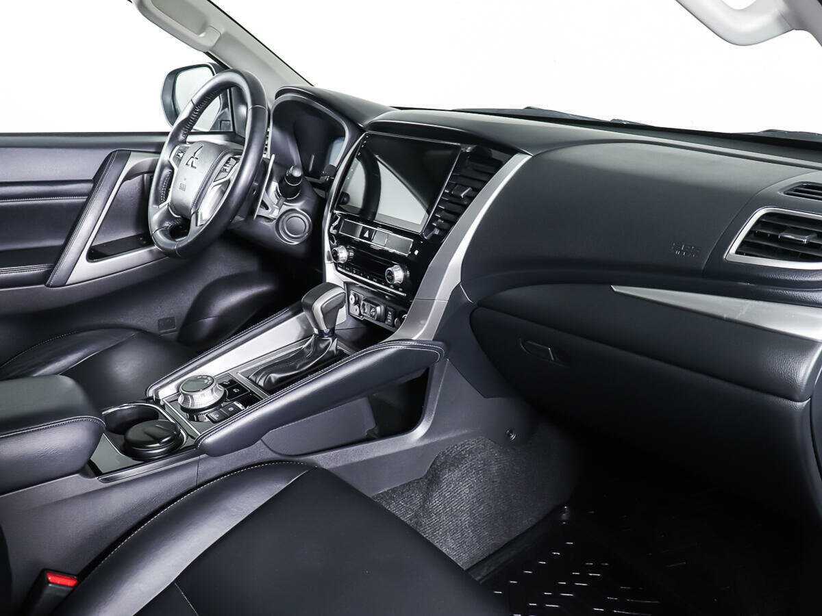 Mitsubishi Pajero Sport 2020 года с пробегом. Фото: #8