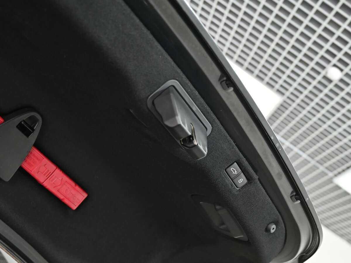 Kia Quoris 2013 года с пробегом. Фото: #21