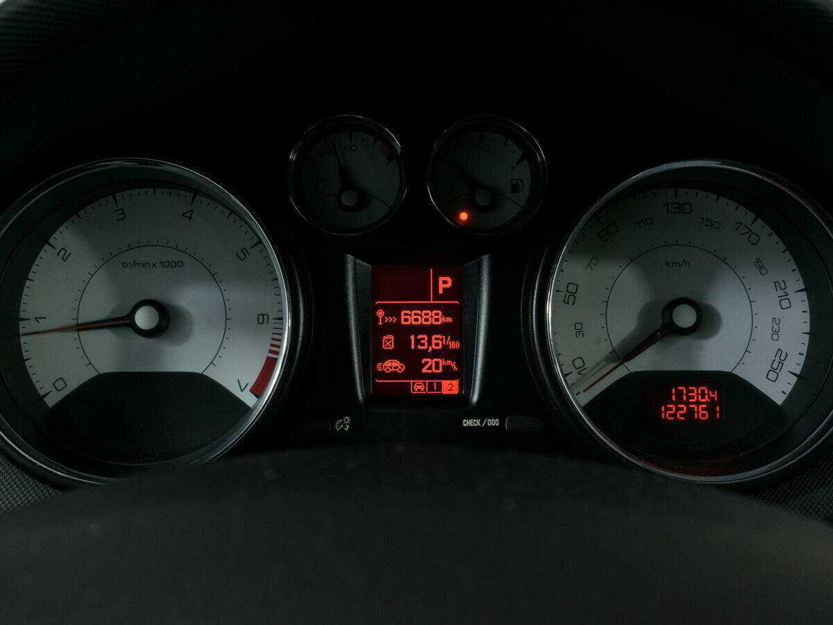 Peugeot 308 2011 года с пробегом. Фото: #14