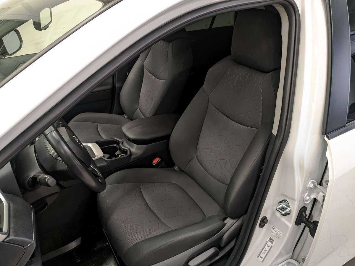 Toyota RAV4 2021 года с пробегом. Фото: #15