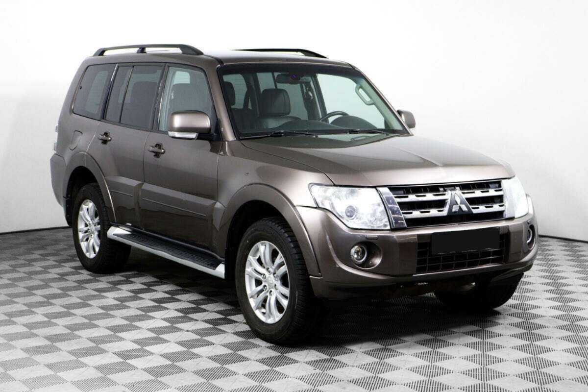 Mitsubishi Pajero 2011 года с пробегом. Фото: #2