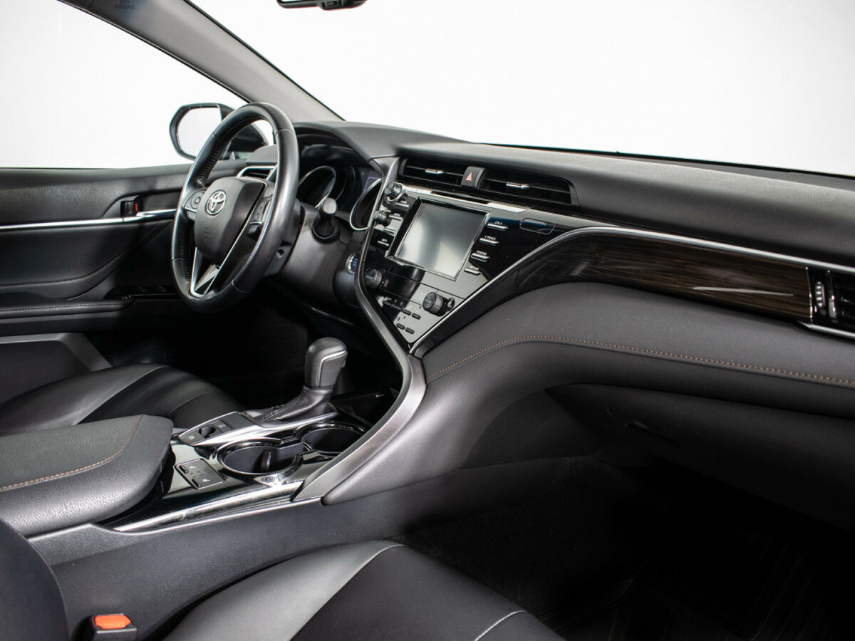 Toyota Camry 2020 года с пробегом. Фото: #8