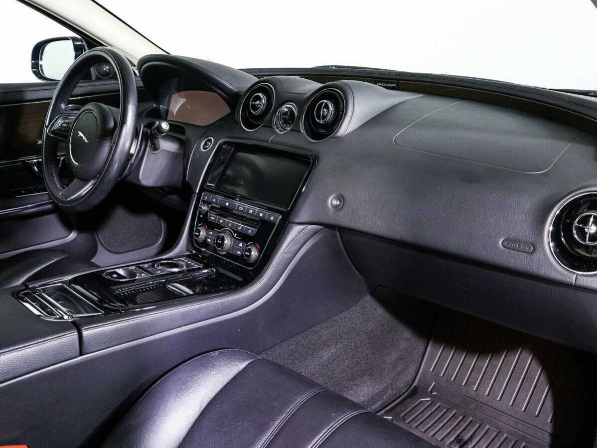 Jaguar XJ 2018 года с пробегом. Фото: #8