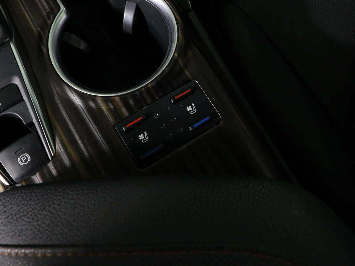 Toyota Camry 2018 года с пробегом. Фото: #20