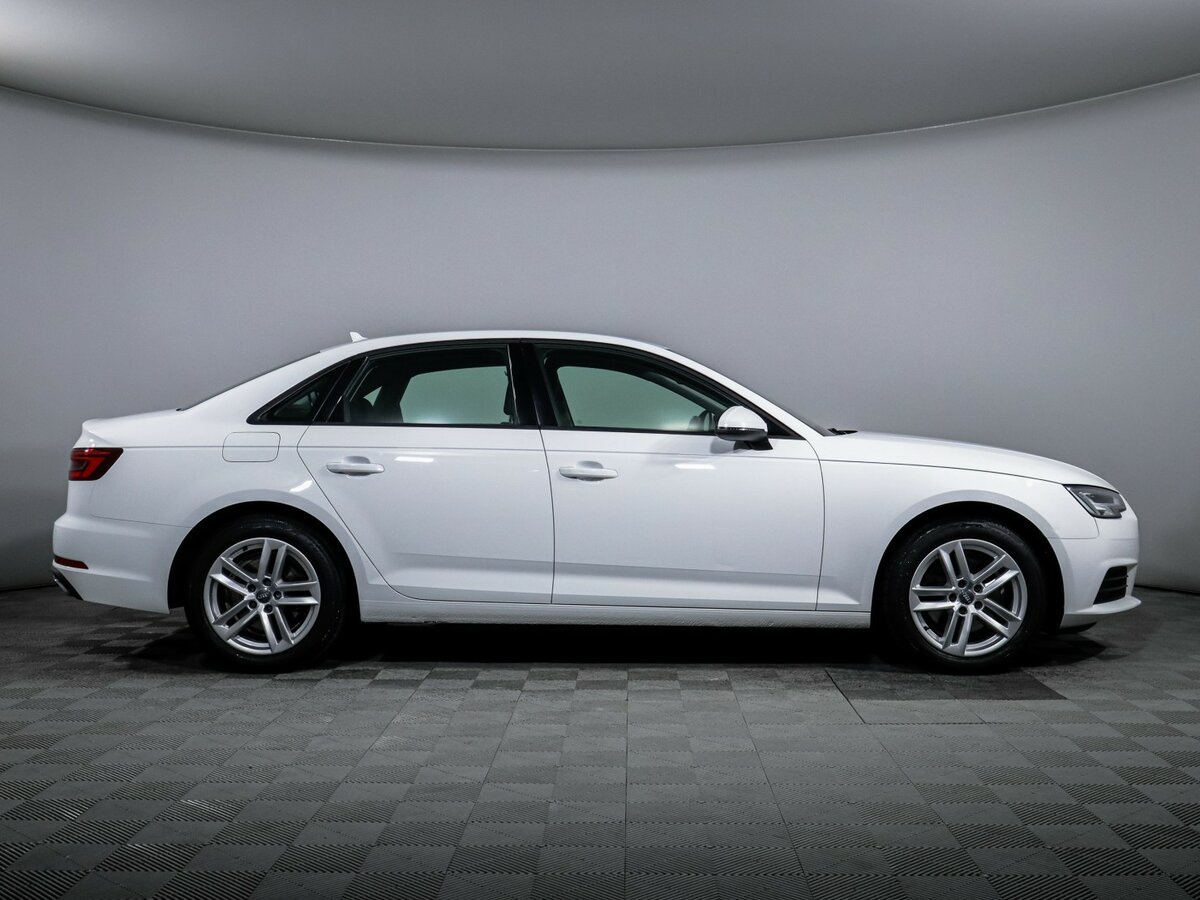 Audi A4 2019 года с пробегом. Фото: #3
