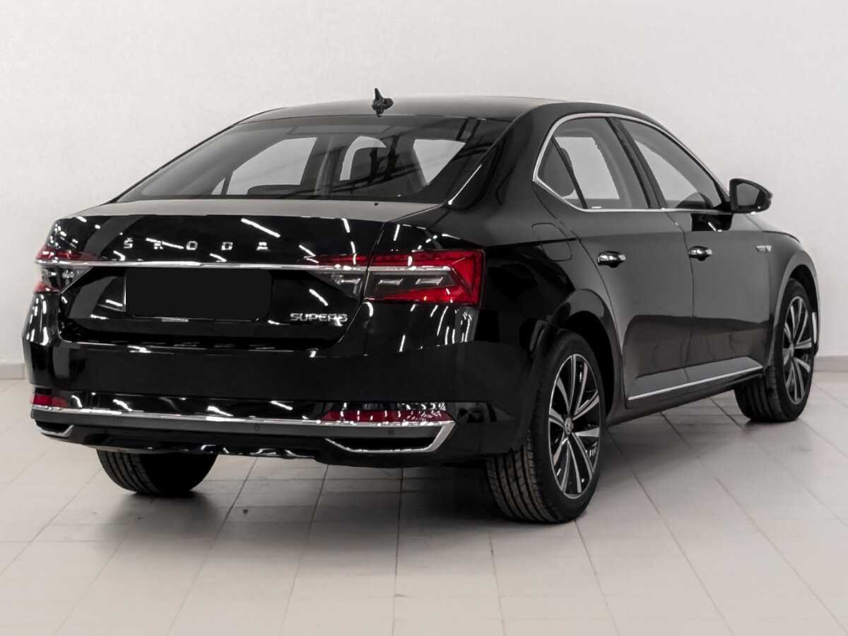 Skoda Superb 2024 года с пробегом. Фото: #3