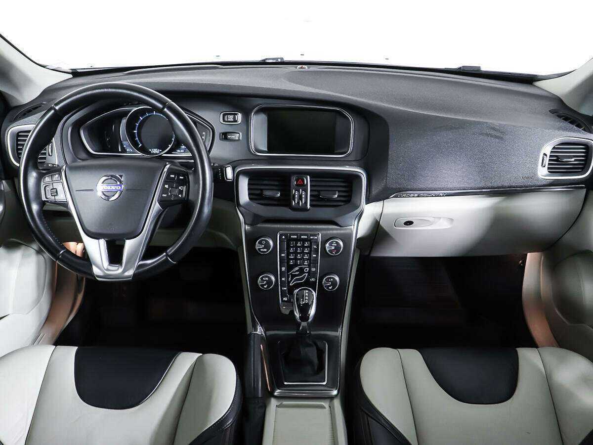 Volvo V40 Cross Country 2013 года с пробегом. Фото: #10