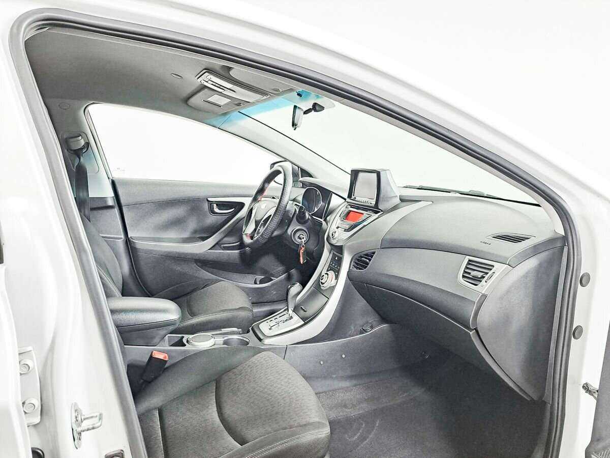 Hyundai Avante 2011 года с пробегом. Фото: #6