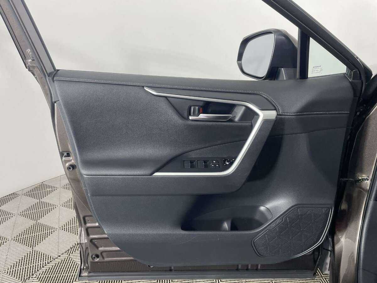 Toyota RAV4 2019 года с пробегом. Фото: #6