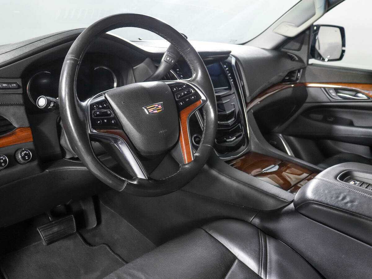 Cadillac Escalade 2018 года с пробегом. Фото: #11