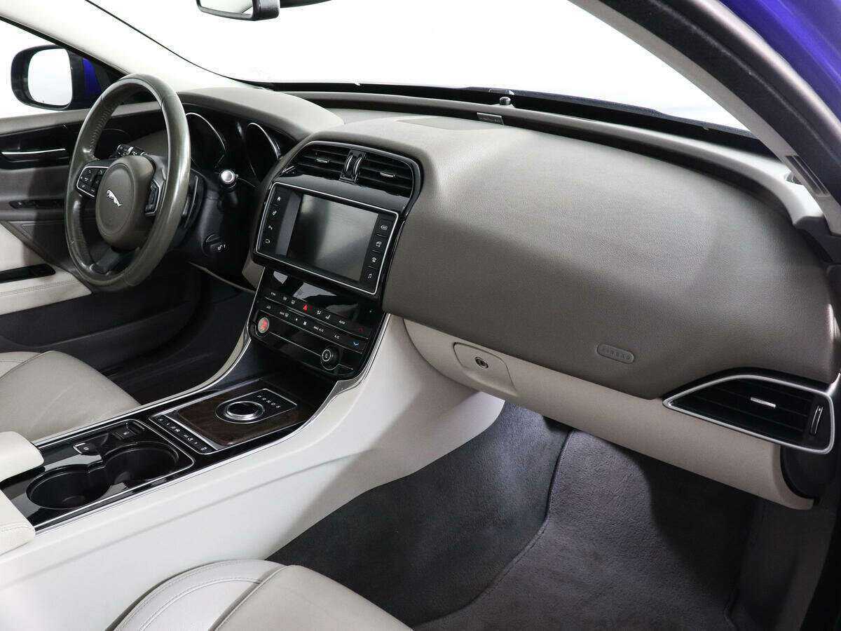 Jaguar XE 2016 года с пробегом. Фото: #7