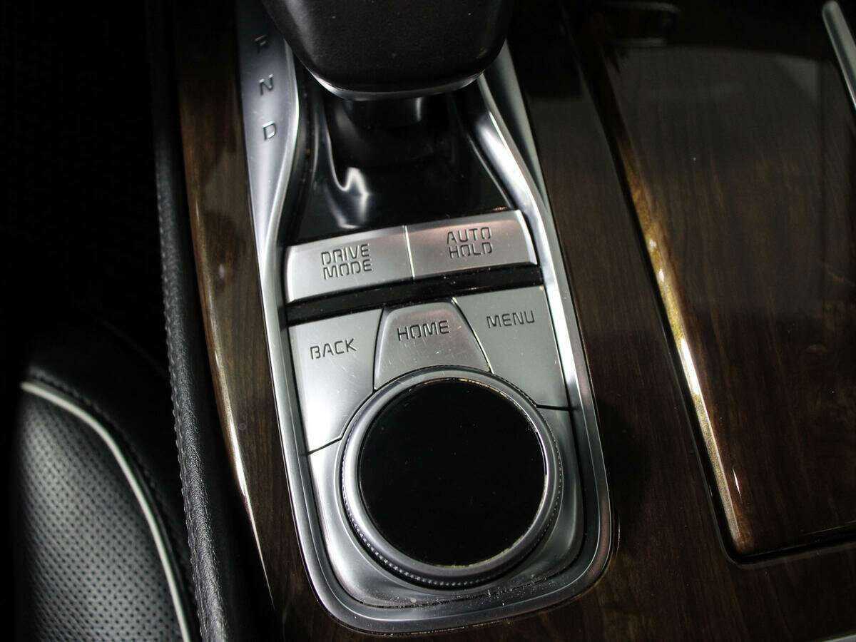 Kia K900 2019 года с пробегом. Фото: #20