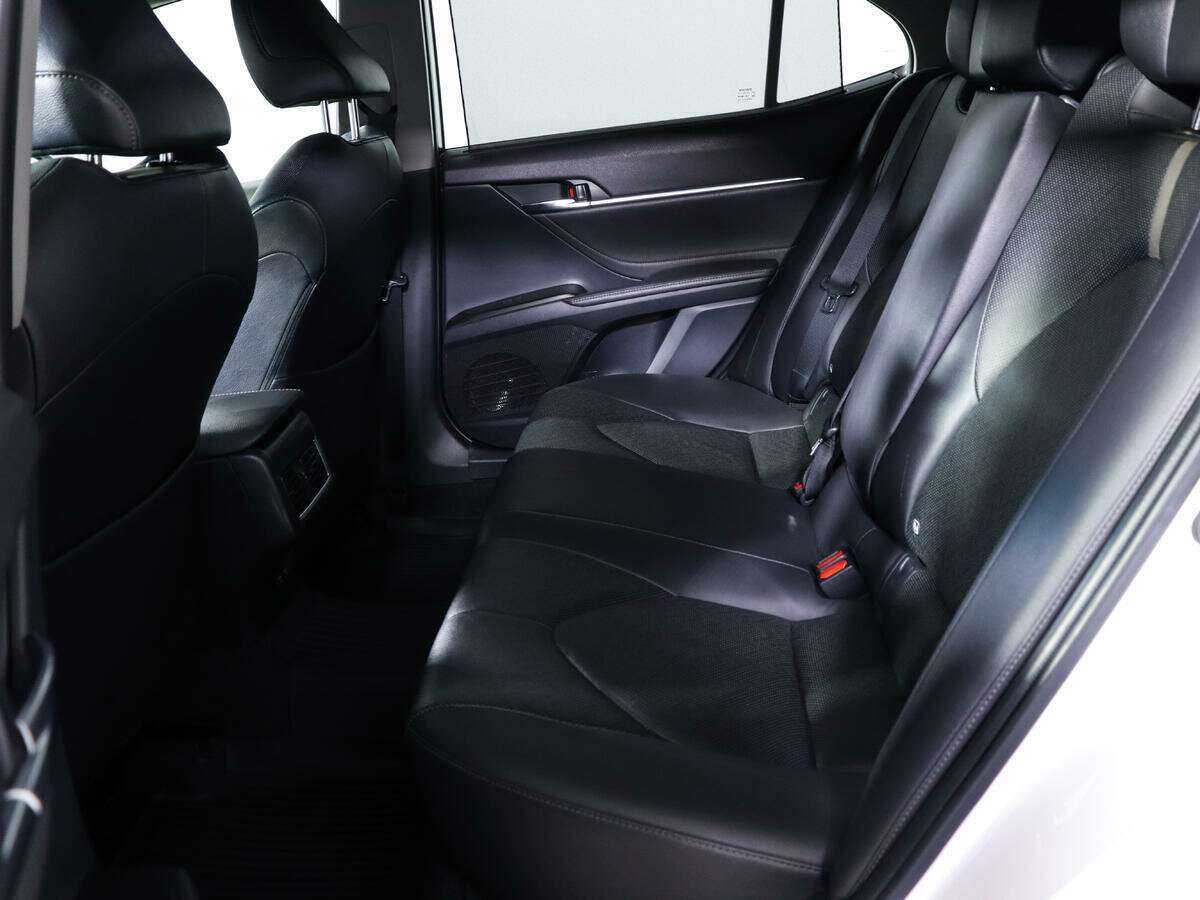 Toyota Camry 2021 года с пробегом. Фото: #8